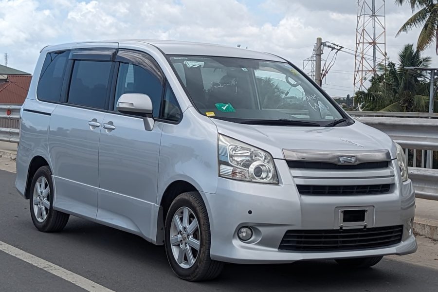 Toyota Noah 7 Seater