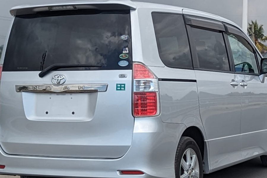 Toyota Noah 7 Seater